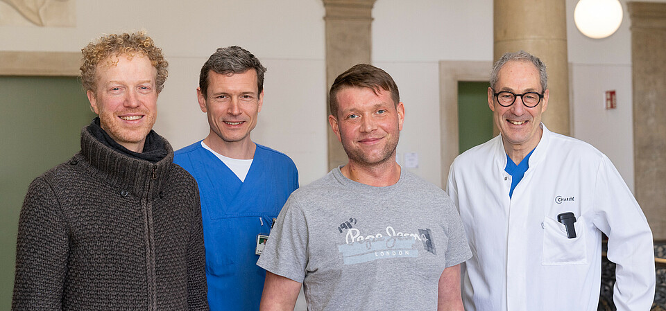 Pediatrician PD Dr. Boris Schmitt, senior physician Dr. Peter Kramer, patient Marcus L., and clinic director Prof. Felix Berger (from left to right). Pediatrician PD Dr. Boris Schmitt, senior physician Dr. Peter Kramer, patient Marcus L., and clinic director Prof. Felix Berger (from left to right).