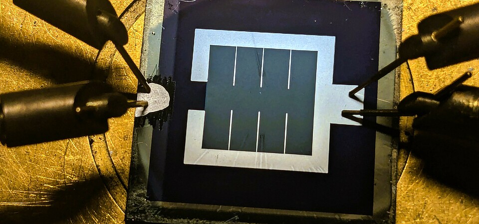The tandem cell consists of a combination of CIGS and perovskite and achieves a certified record efficiency of 24.6%. The tandem cell consists of a combination of CIGS and perovskite and achieves a certified record efficiency of 24.6%.
