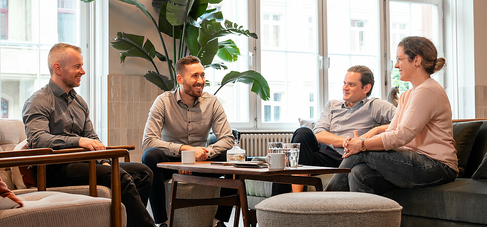 The aescolab founders Julian Schramm (CPO), Tobias Moertel (COO), Stephan Dreier (CEO) and Ruth Biallowons (CMO)