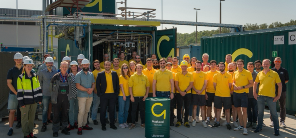 Team C1 presenting the first barrel of methanol from the pilot plant in Leuna. September 02, 2024 - © C1 Team C1 presenting the first barrel of methanol from the pilot plant in Leuna. September 02, 2024 - © C1