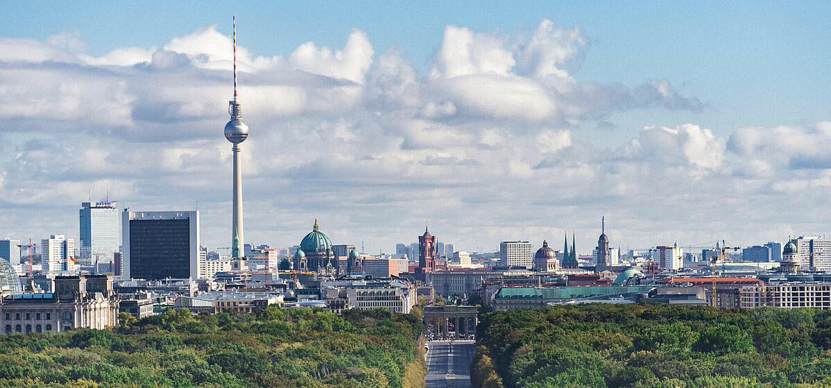 Berlin – A Green City of Opportunity and Ventures The Berlin Partner annual report shows Berlin as a city of growth and success.